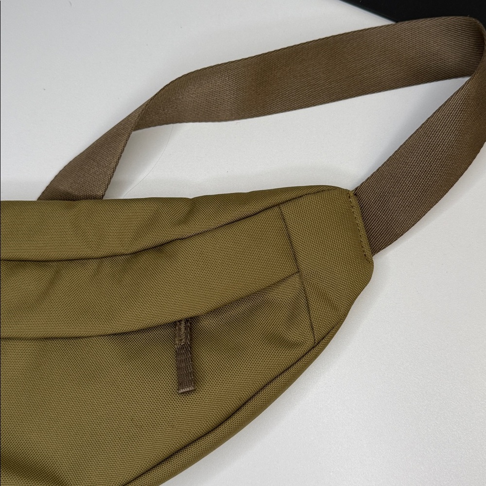 Everlane the renew transit fanny pack green NWOT - Picture 4 of 8